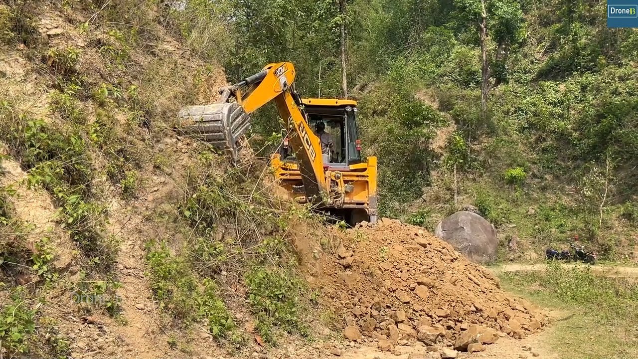 Excavating Mountain Road-Part 4-Cutting Gravelly Hillside with Rolling Rocks-JCB Work