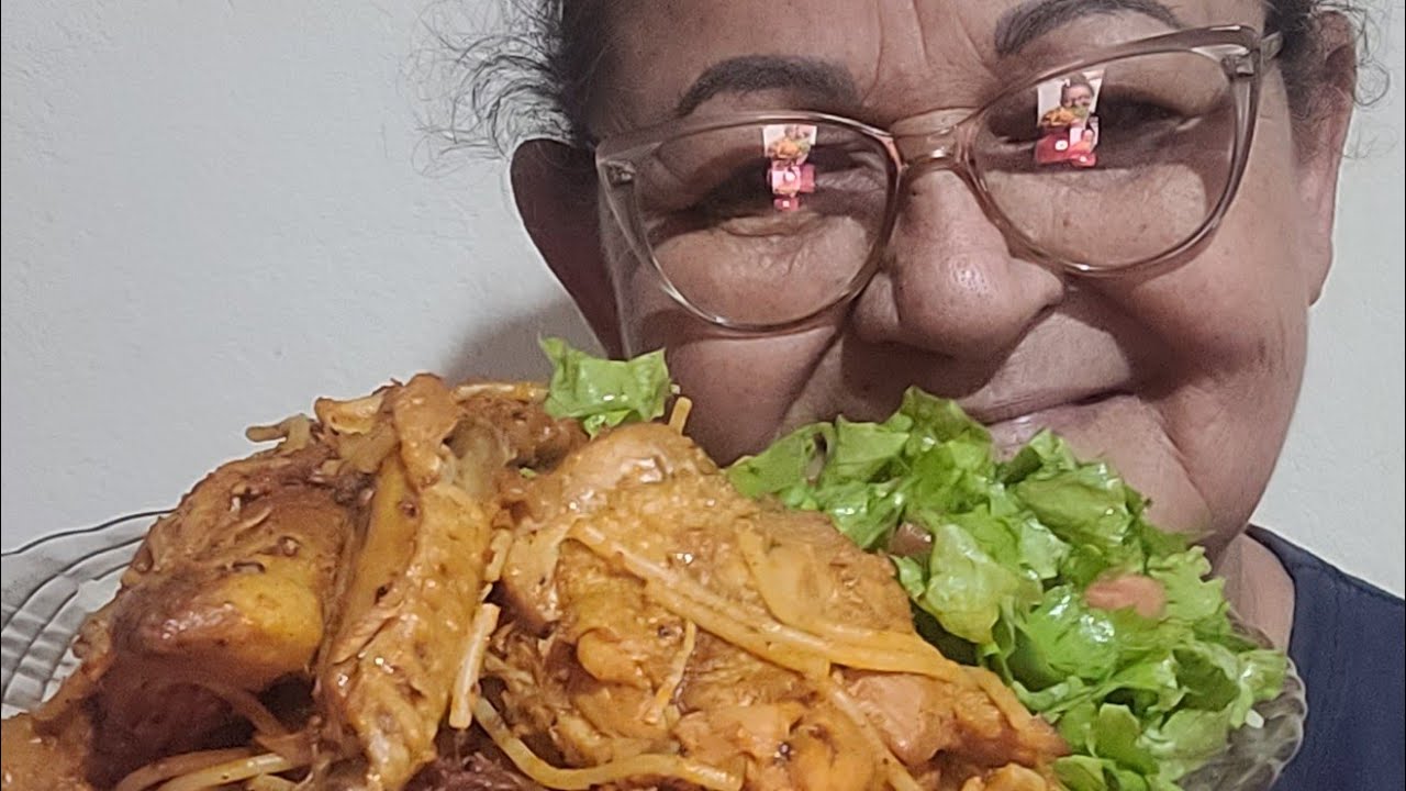 Bora de macarrão com frango maravilhoso gratidão sempre a Deus e a vcs 