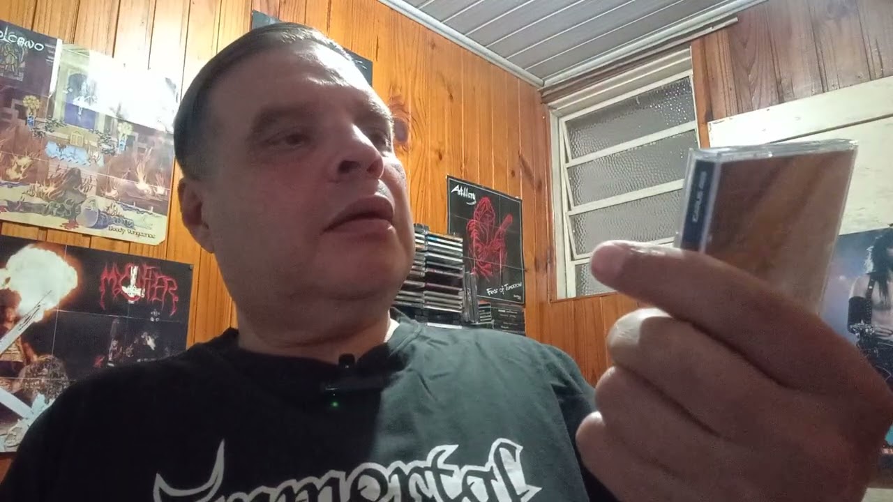 Mostrando a 2 parte dos CDs que tenho  de pinturas de artistas que marcaram as capas das bandas!!