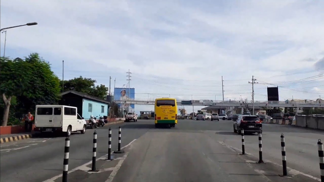 Expressway Southbound Sucat Exit Service Road To Alabang Hills Village Metro Manila Philippines