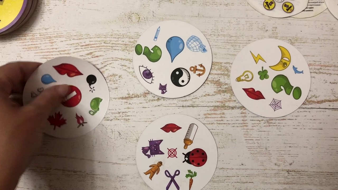 Настольная игра Доббль (Dobble или Spot It!). Идеи подарка на Новый год