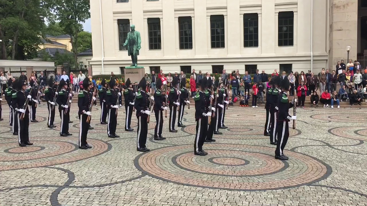 HMKG 2018. Drilloppvisning på Universitetsplassen.