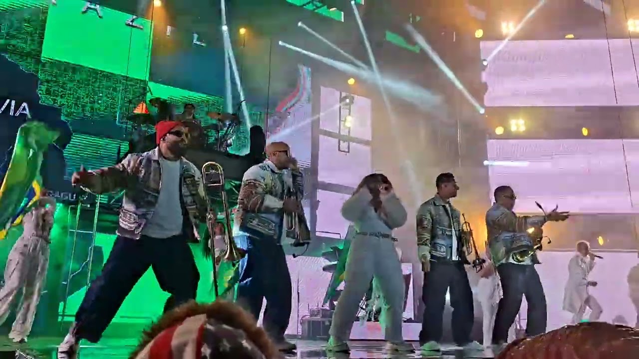 Orquesta la formula actuando en a feira Salceda de caselas