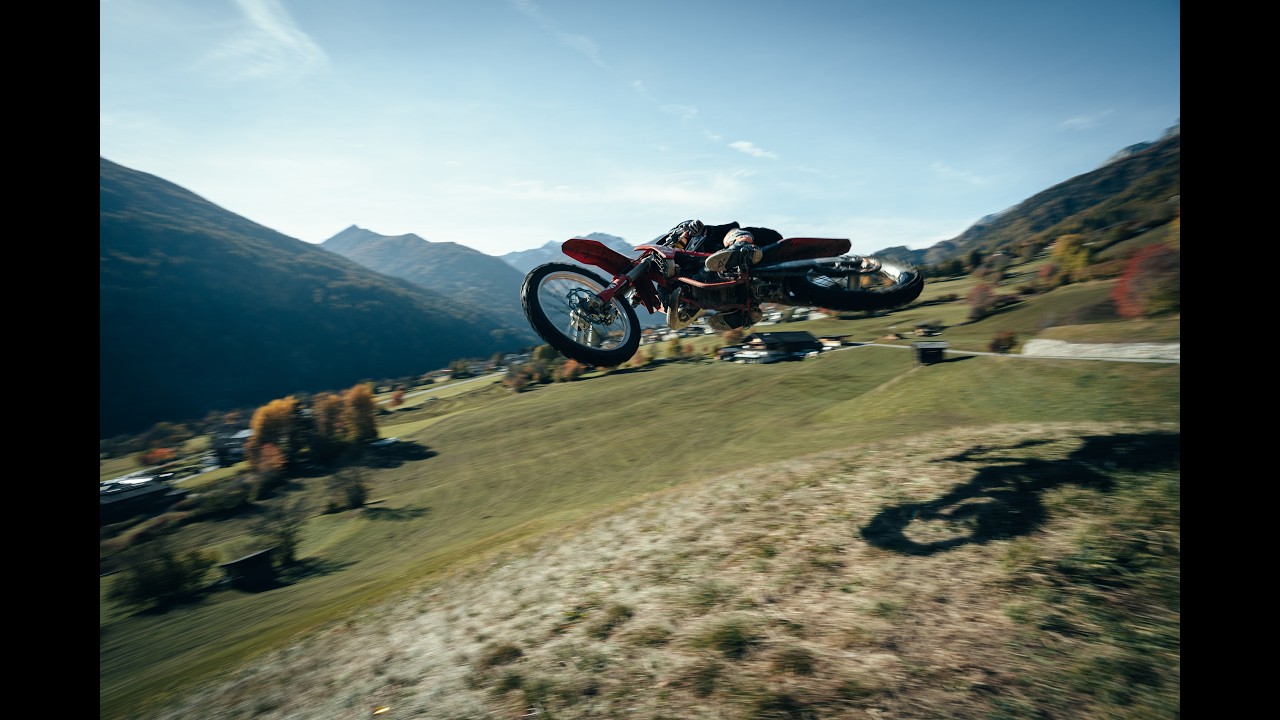MOTO MADNESS / Johannes Wibmer