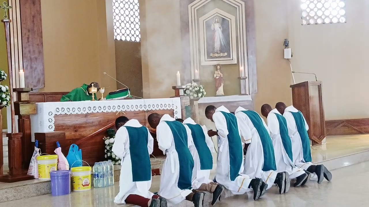 #ADHIMISHO LA MISA TAKATIFU DOMINIKA YA SITA MWAKA A WAKANISA KUTOKA PAROKIA YA MT BONAVENTURA