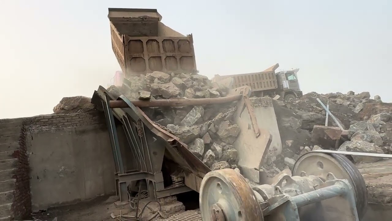 ‘Big Rock Crusher Machine: A Giant in Action” Big Rock Crushing: A Powerful Process”#stonecrusher 
