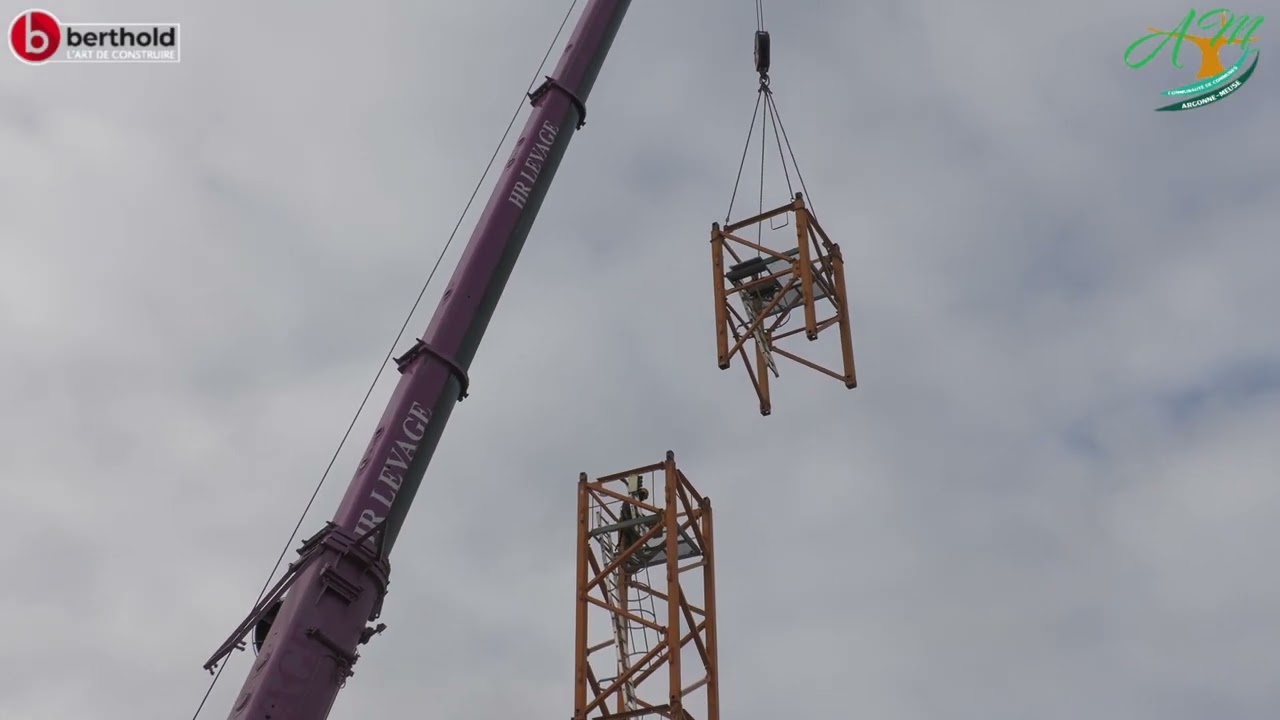 Démontage grue à tour - Ecole des savoirs Varennes-En-Argonne (Meuse) - 31 janvier 2024.