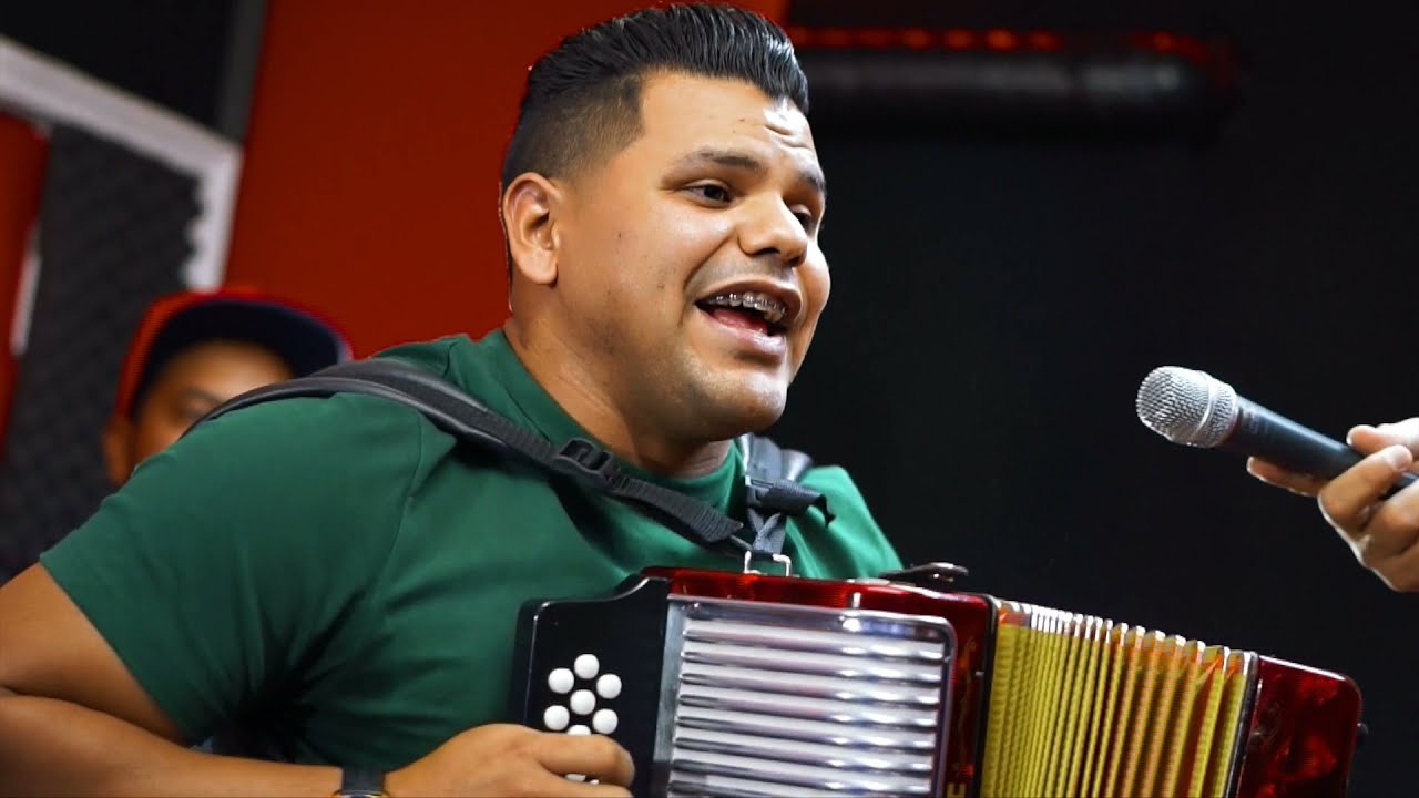 Me pides tanto - (Efren Calderón Cujia) Parranda Típica - Gabriel Salome  #GabrielSalomeEnParranda