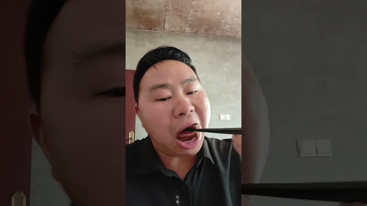今天开车三小时，来到了一个偏远的大山区收腊肉，这户叔叔阿姨家庭副业发展的不错，很勤奋，人也热情大方。每年大肥猪都喂几条，腊肉熏得也好👌🏻#记录我的农村美食生活 #烟熏腊肉#服务三农#人间烟