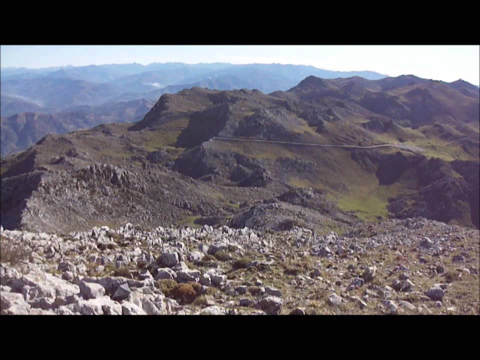 Sierra del Aramo: cam&iacute;n de los neveros, La Gamonal, y canal de Mortera