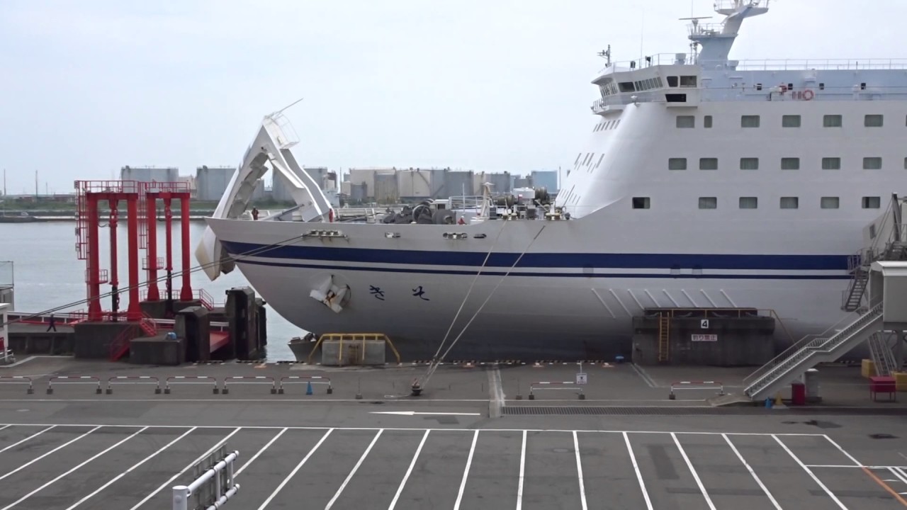 苫小牧 西港　フェリー きそ　入港、接岸　（北海道）