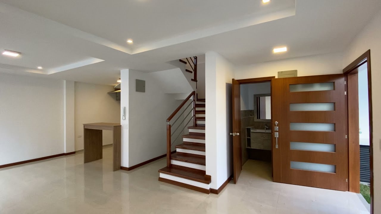 CUENCA-ECUADOR, CASA EN VENTA- 4 DORMITORIOS, 3 NIVELES, 2 PARQUEADEROS.