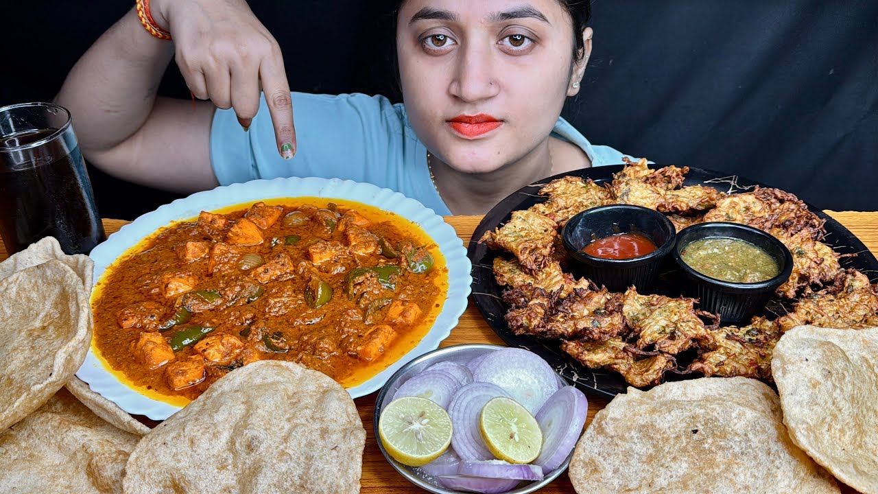 EATING KADHAI SPICY PANEER,LUCHI PURI & ALOO PALAK PAKORE || INDIAN FOOD MUKBANG|| SPICY FOOD THUMPS