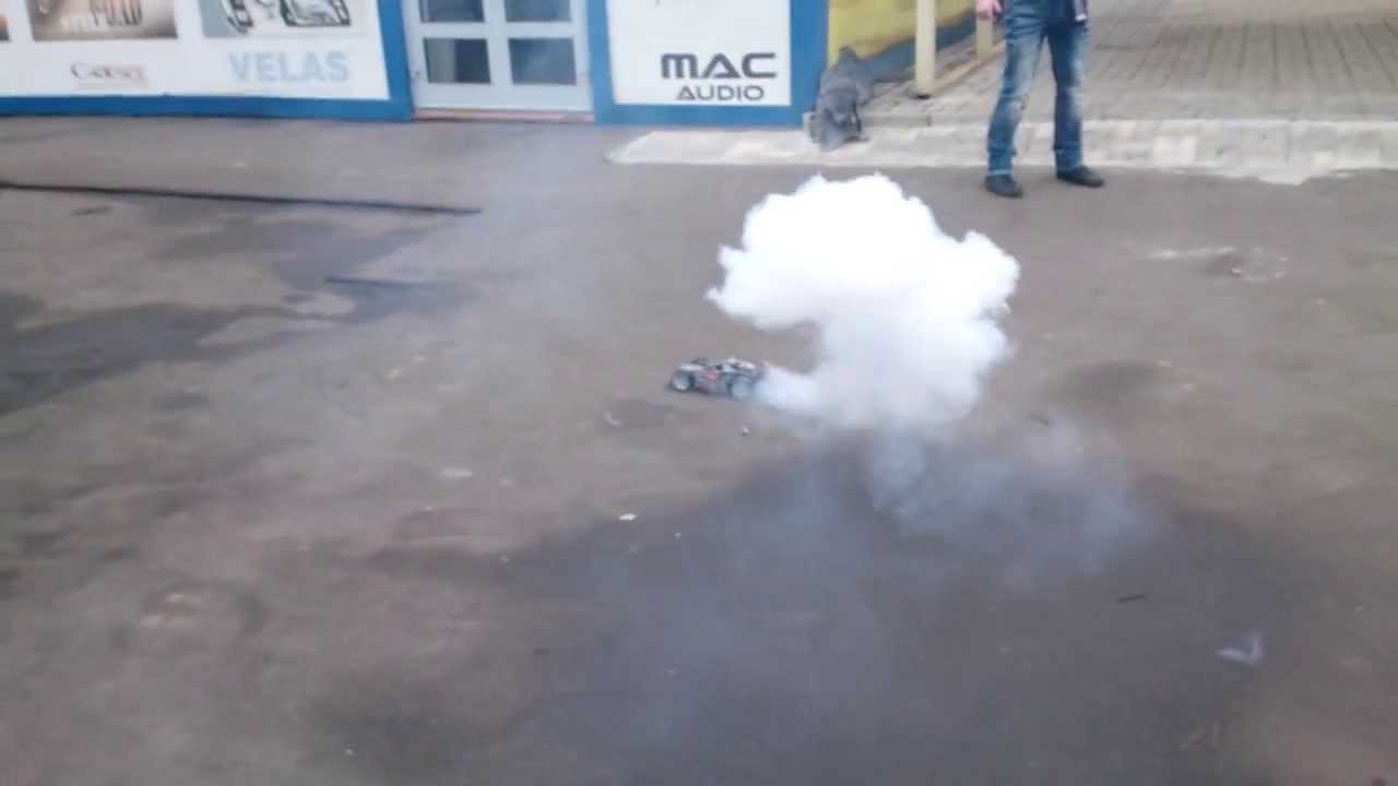 Взрыв игрушечной машинки / toy car blowup part 1