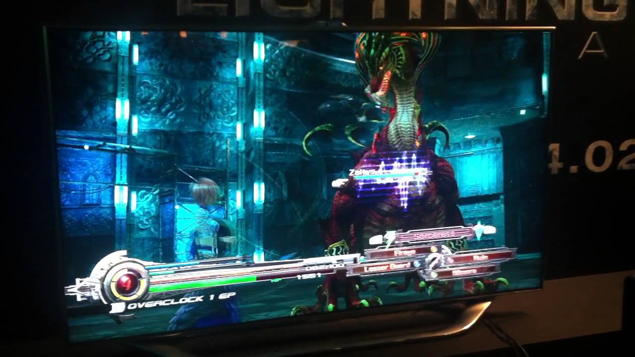 @DEEsidia97 playing  Final Fantasy XIII at Eurogamer 2013