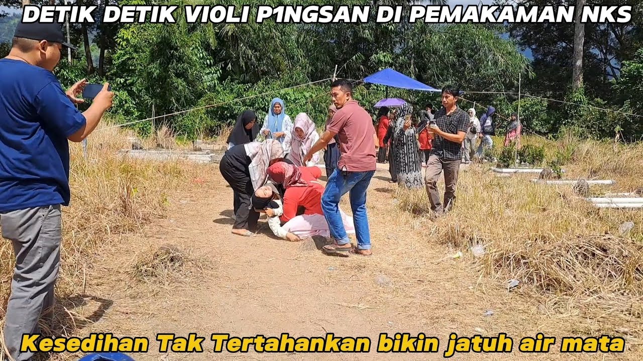SEMUA PAN1K‼️DETIK DETIK VIOLI SAHABAT ALMARHUMAH NIA KURNIA SARI P1NG5AN DIPEMAKAMAN
