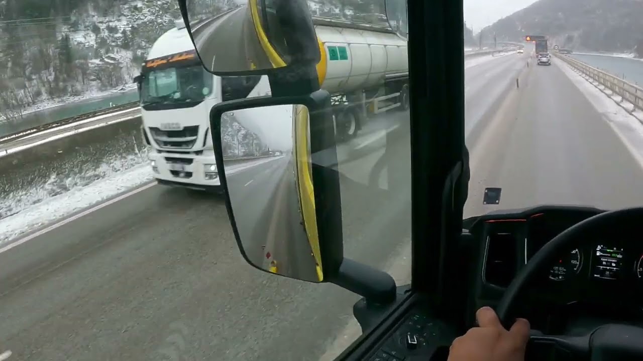 Спрях на забранен паркинг, пълен с емигранти | Denis Kadirow TruckVloger