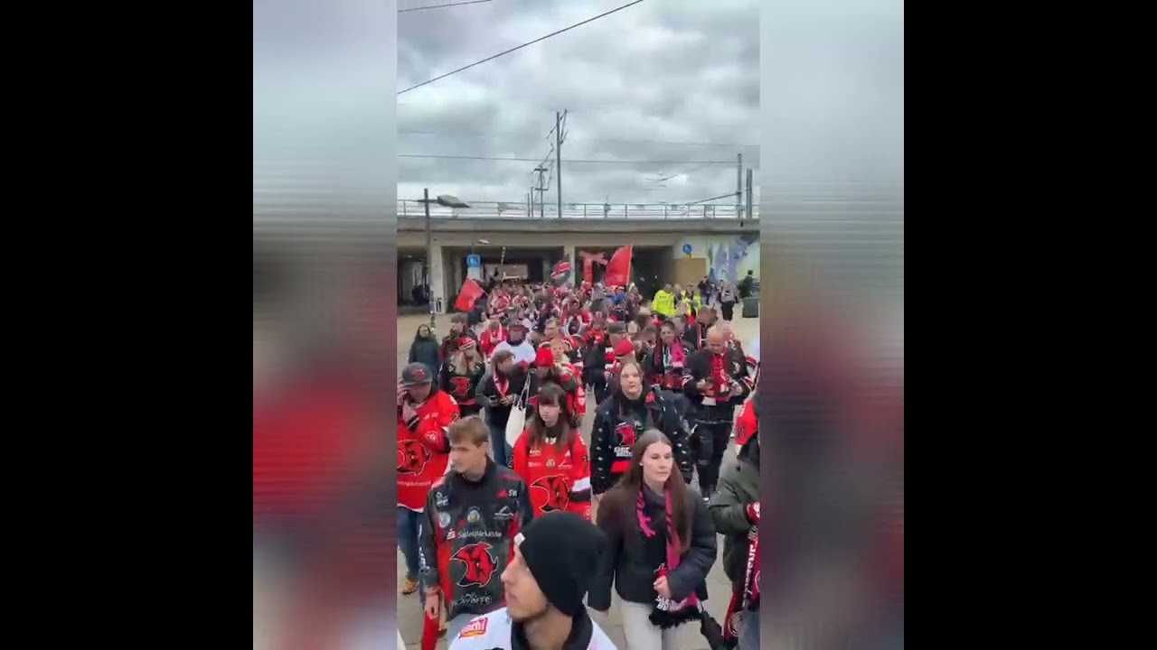 Saale Bulls Fanmarsch mit den Hannover Indians zur Eröffnung des neuen Eisdoms in Halle