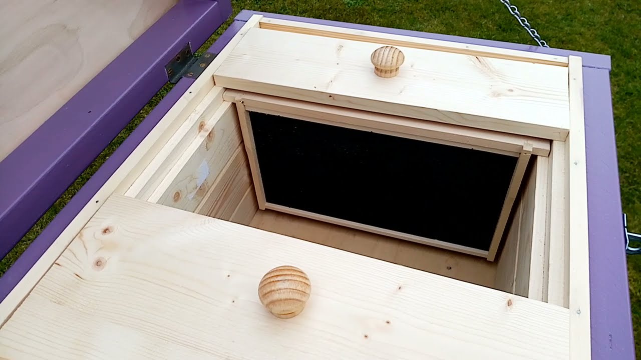 Long National Beehive. A horizontal hive for UK deep frames.