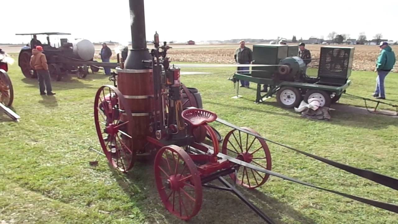 Buzzing Wood with 3 hp Portable Steam Engine
