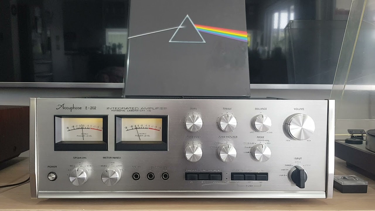 Accuphase E-202 with Pink Floyd's Money