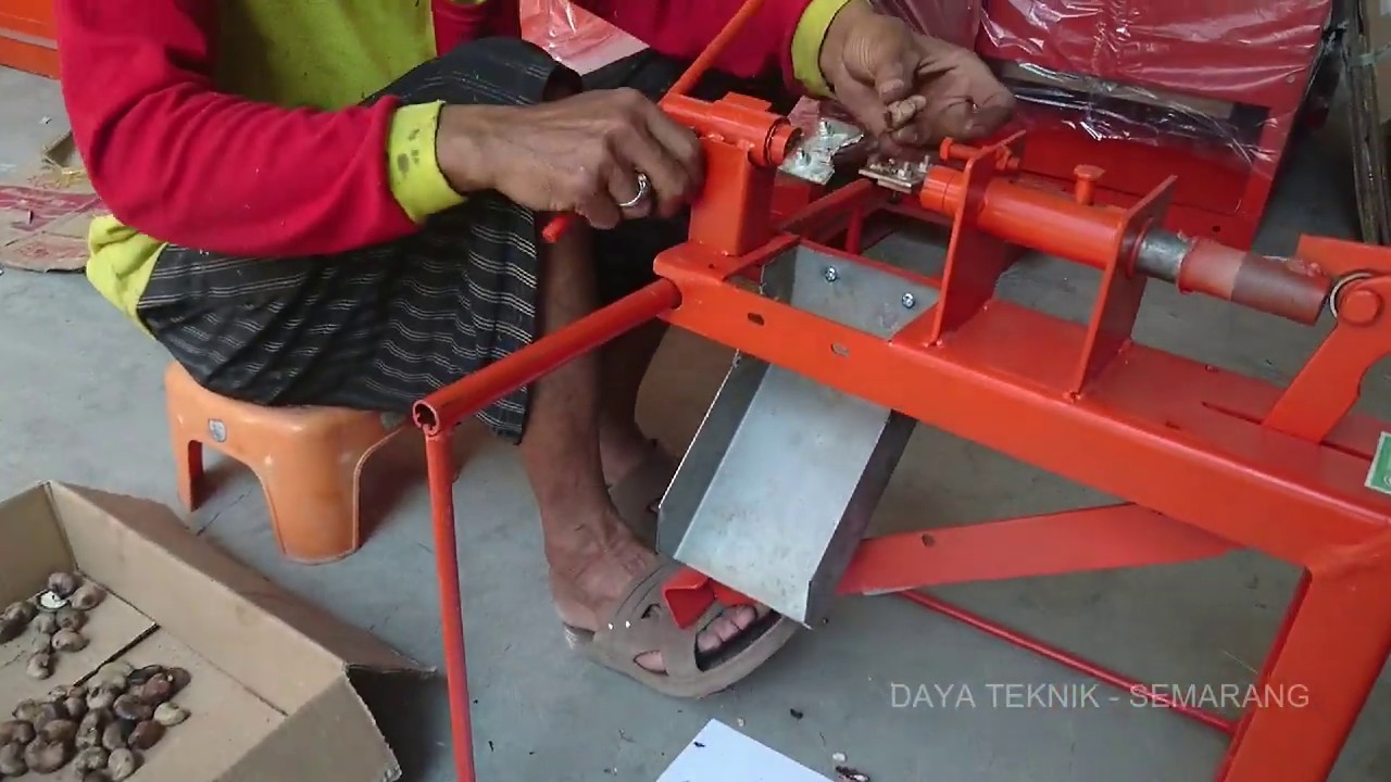 Alat Pecah Mete Manual