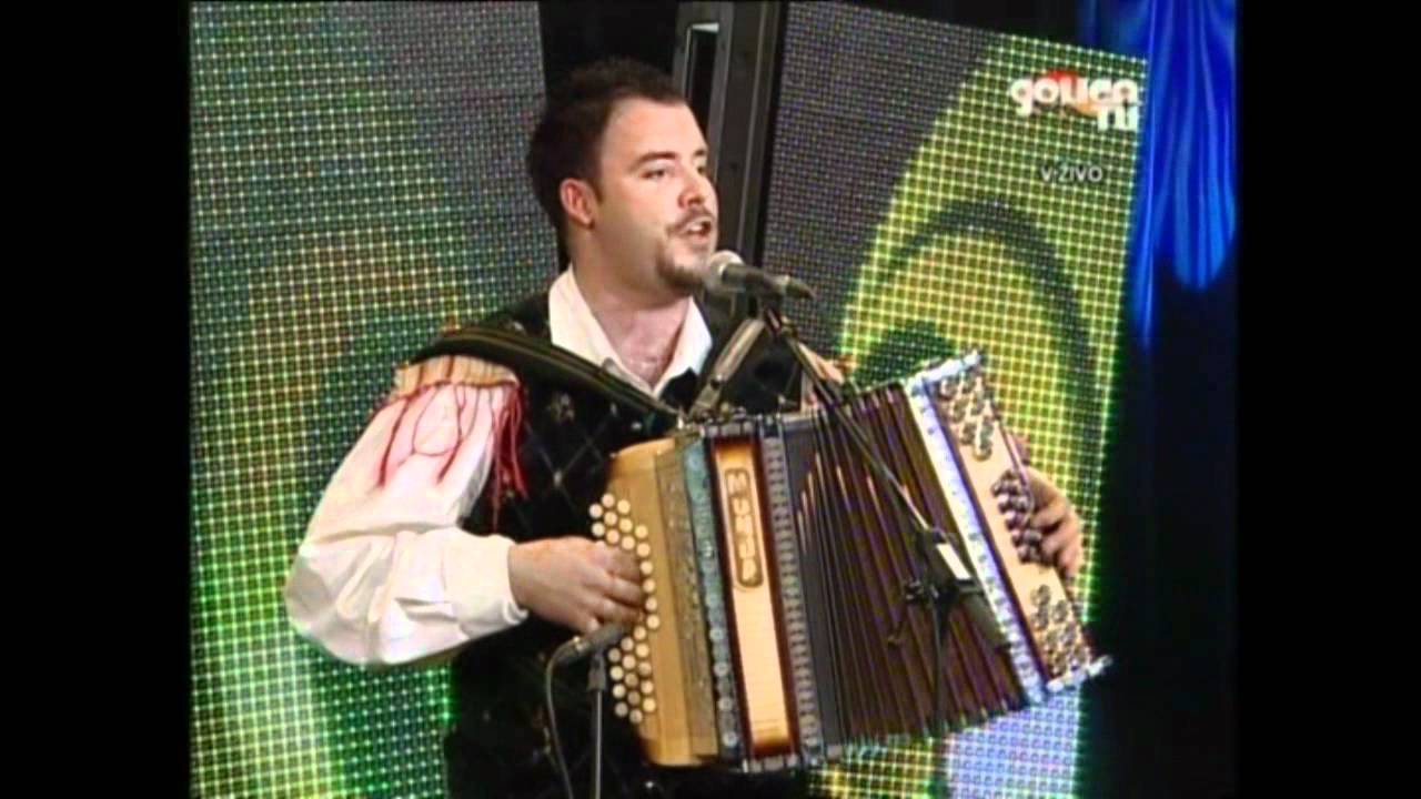 Ansambel Akordi - V senčici zdaj poležava (v živo)