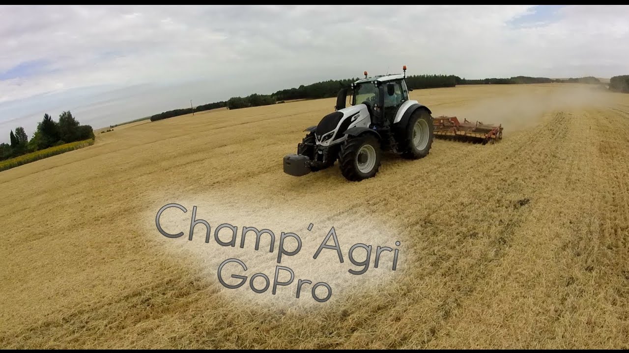 Déchaumages 2015 - Valtra T214 & Väderstad Carrier 500