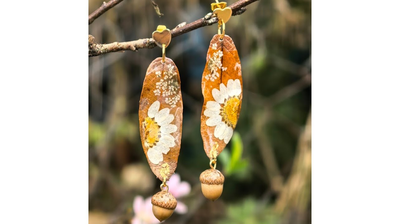 Así hice estos aretes artesanales con hoja, flores secas y resina uv 🍂