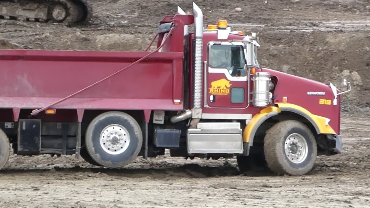 Excavator RESCUE Dump Truck STUCK Slippery Mud