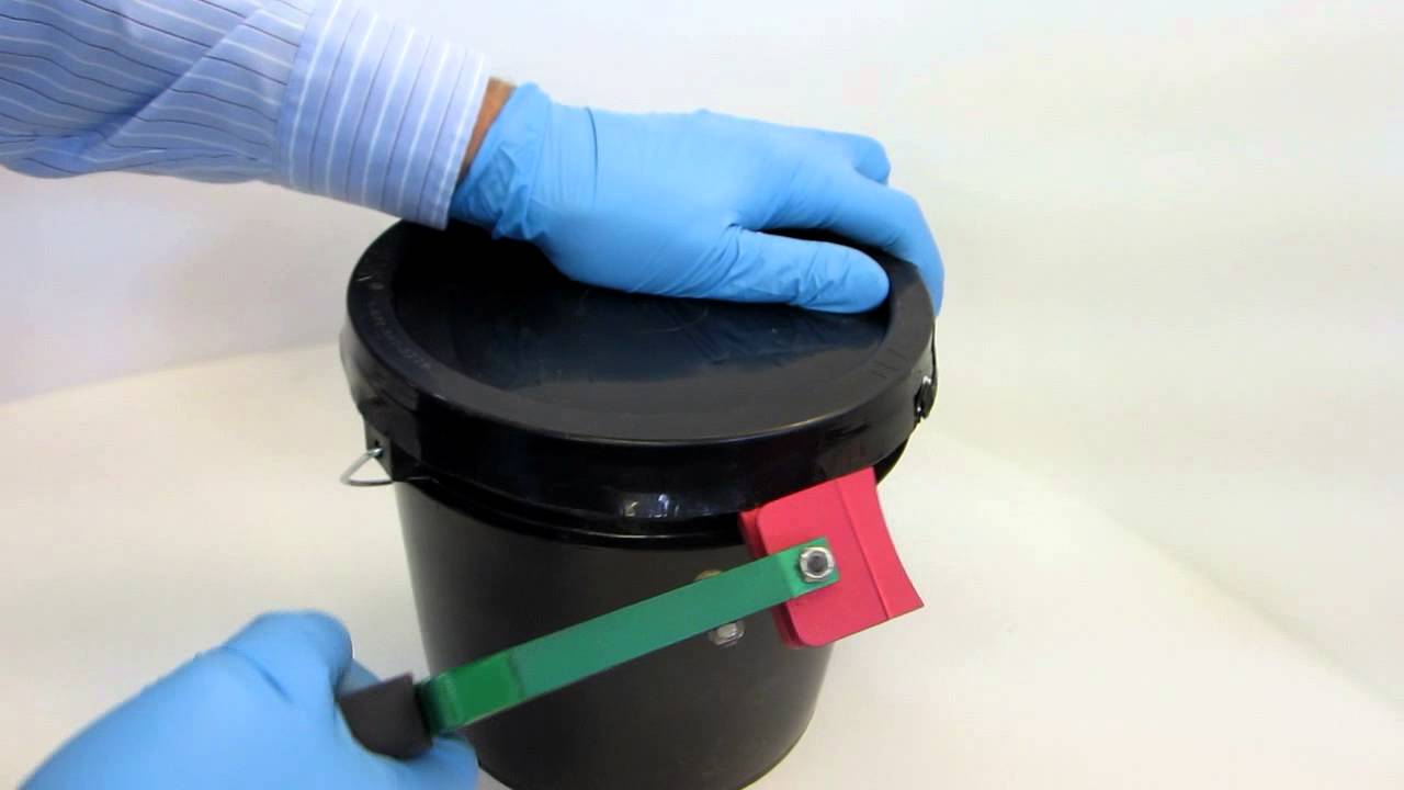 D2 Bucket Lid Remover