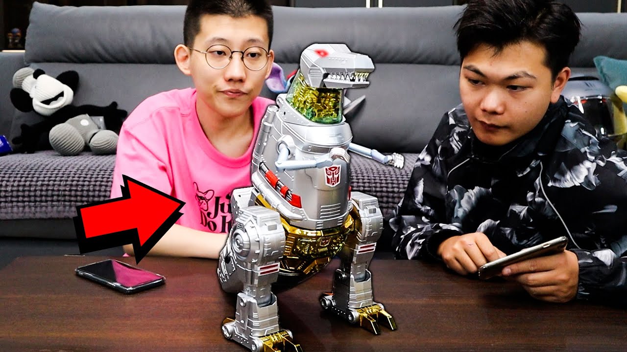 會自動變形的恐龍機器人！鋼鎖對戰擎天柱！