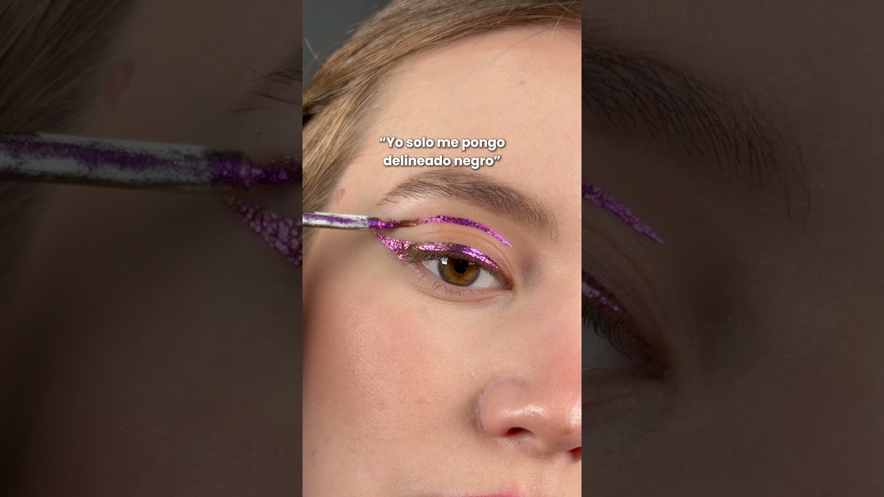 Aqu&iacute; nos encanta lo colorido 🙂&zwj;&harr;️💖 #makeup #graphicliner #maquillaje #delineado #beauty #eyeliner