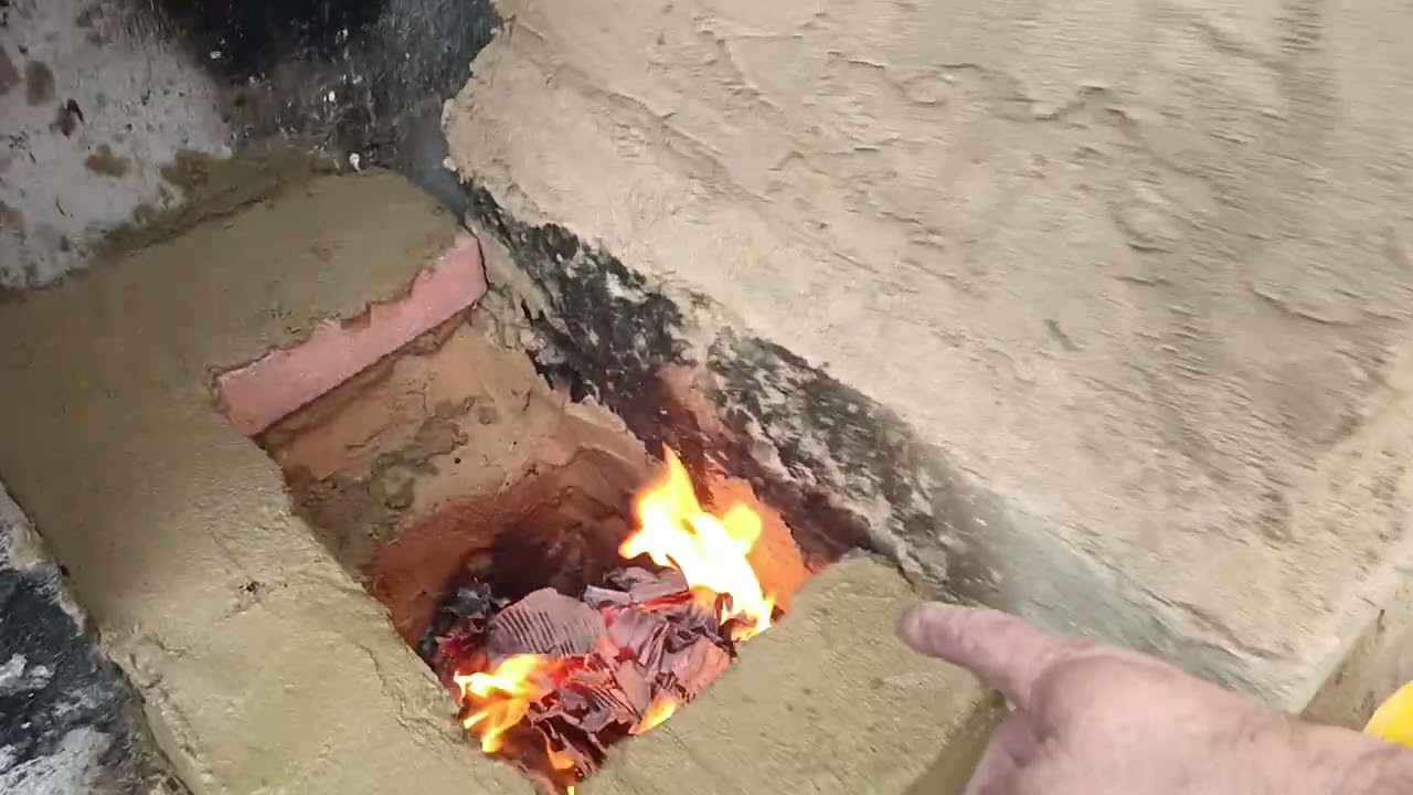 Soba rachetă funcționând pe lemn și cartoane