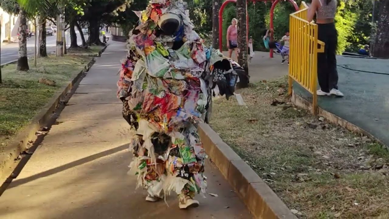 El Monstruo de Basura que Desaparece | Un Corto Inspirador de Casa Taller Por Pintar