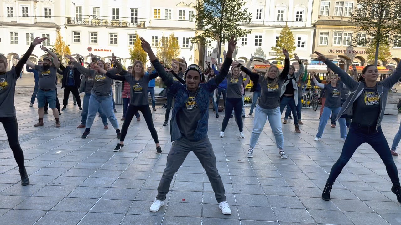 72 Stunden ohne Kompromiss Flashmob am Linzer Hauptplatz 2021 (Lena - Wild & Free)