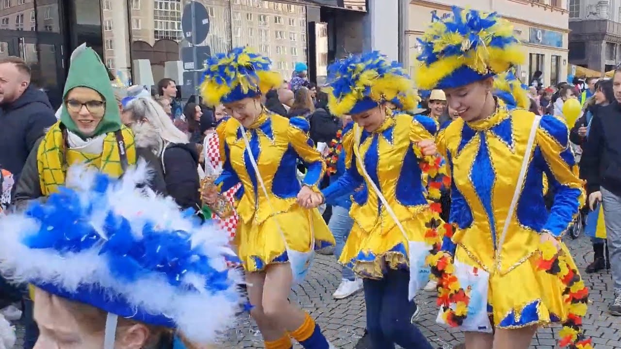 Fasching 2023 in Leipzig - Großer Rosensonntagumzug - Karnevalsparty