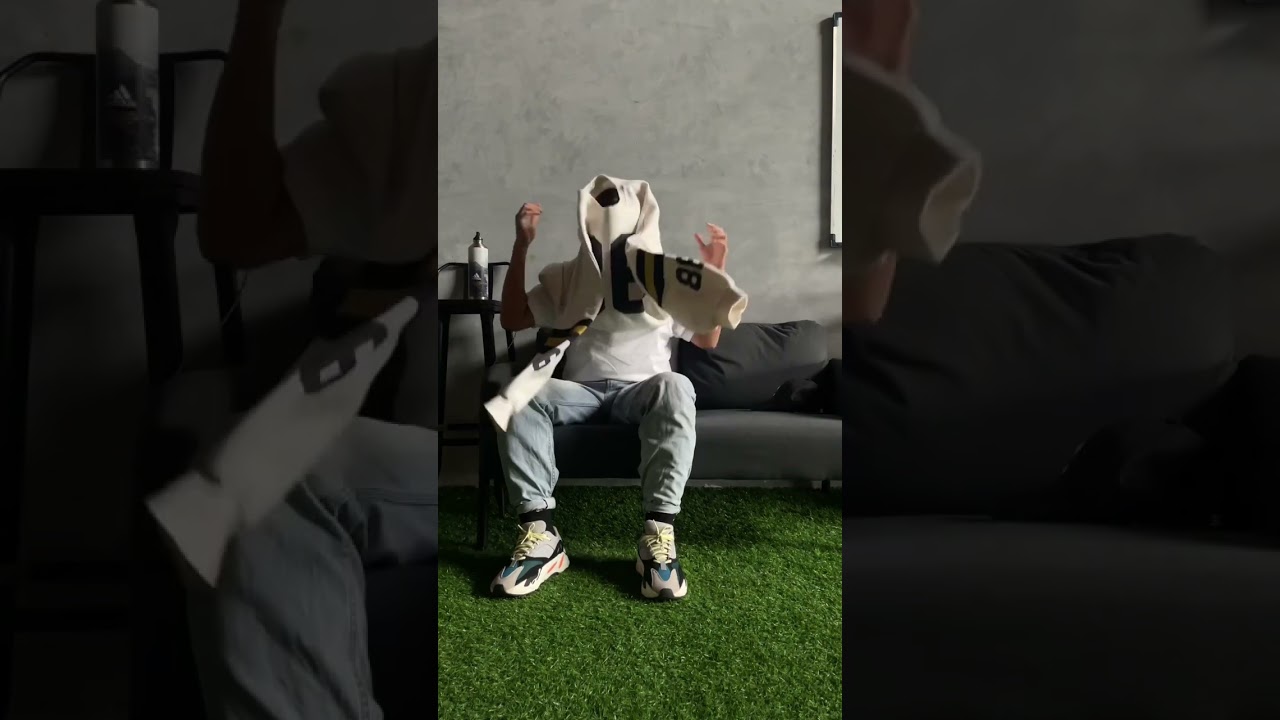 Just a fit check with yeezy 700 waverunner. 