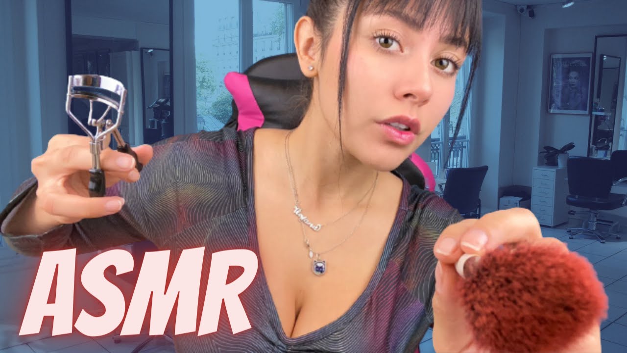 ASMR en español ✨ POV TE MAQUILLO PARA UNA CITA 💅 BEAUTY SALON DE LA AVENIDA CAÓTICO 😝 roleplay