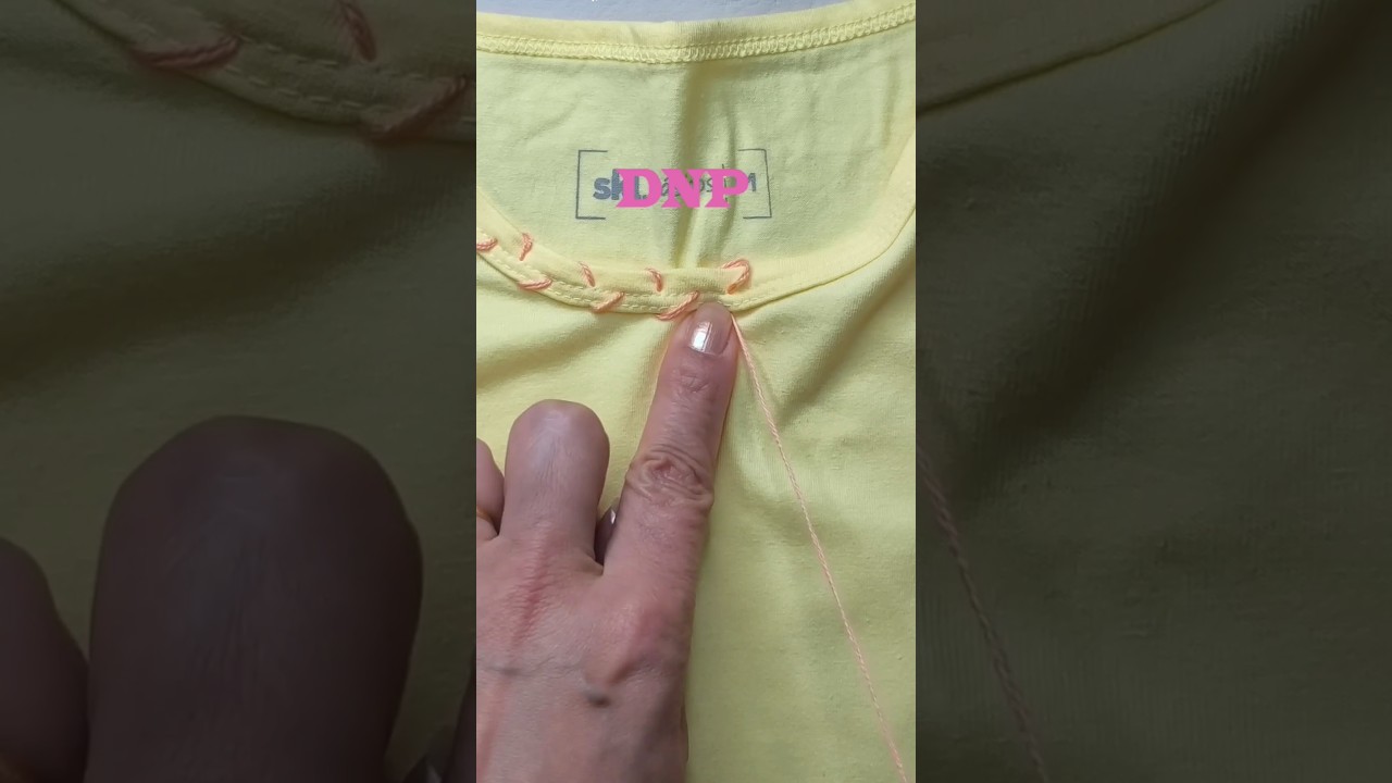 Detalhe na gola🧵🪡😉#diy #costuraamano #diycrafts #costurar #costurarapida #sewing