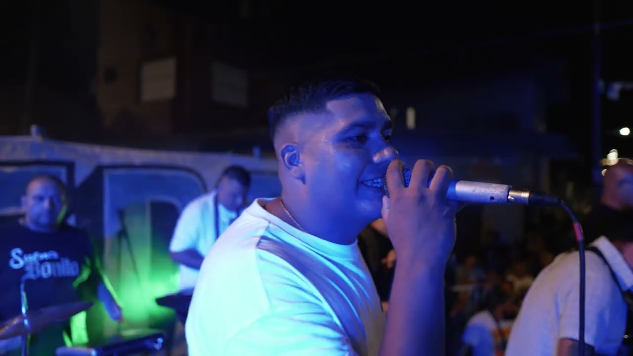Suena Bonito   En vivo corso Amoedo