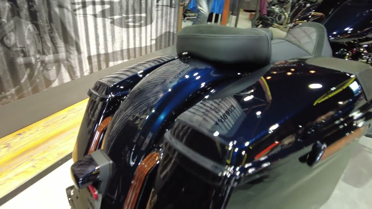 MY22 CVO Street Glide  in Blue Steel