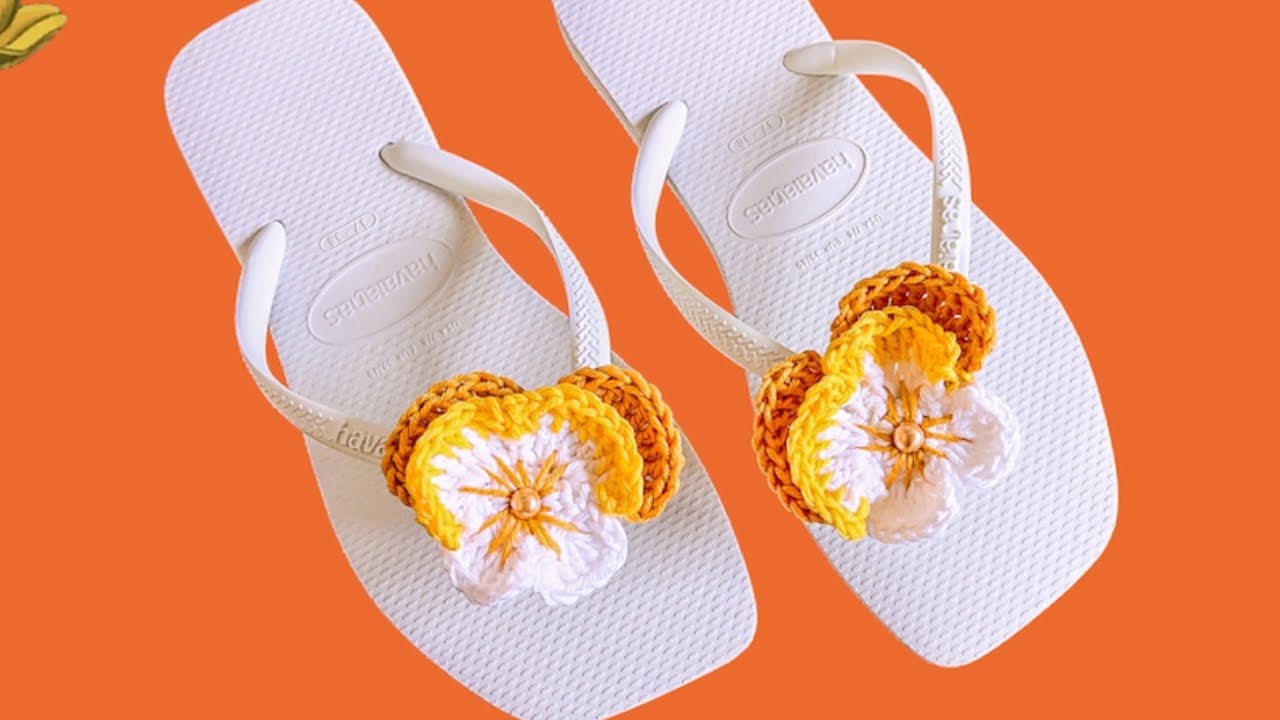Chinelo Havainas Amor-Perfeito. Chinelo Havaianas personalizado com crochê. Crochê flor Violeta.