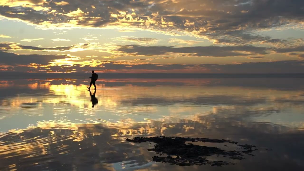 THE SKY ISN’T BLUE — We Are Waves | Nada Sei