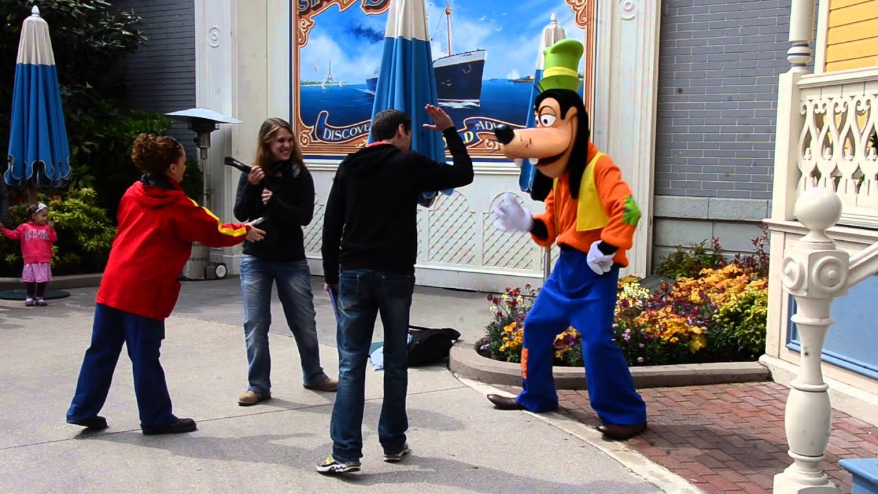 17th May 2013 - Goofy at the boarding house on Town Square