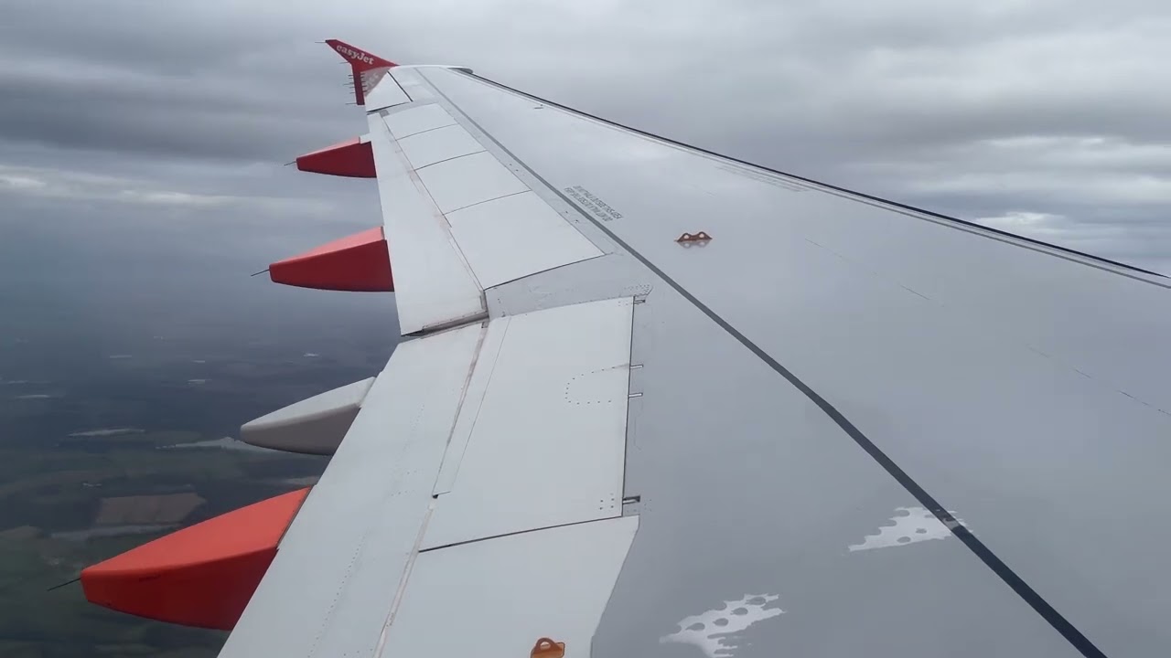 easyJet A319 landing into Lyon (LFLL)