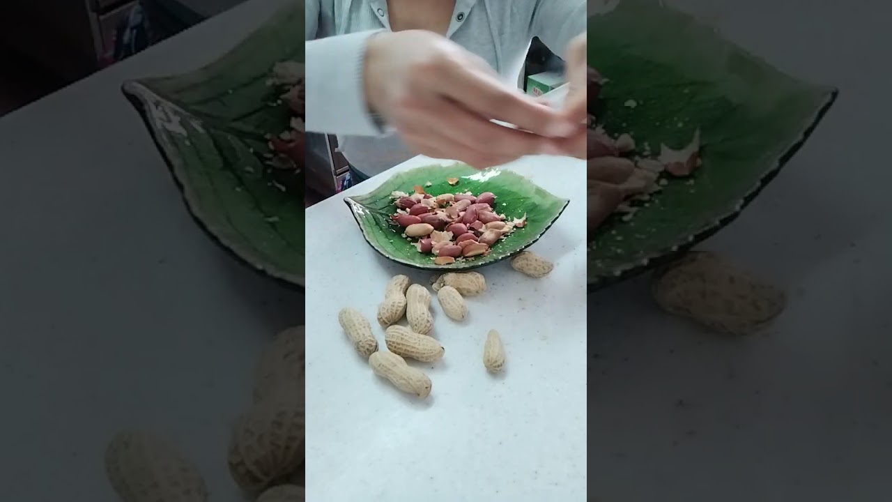 How to crack a peanut using your hands? watch peanut cracking!