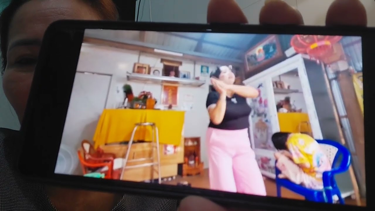 Xuyến nái ăn vịt bi ngữa 