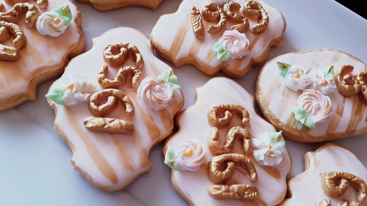 SABLÉS DÉCORÉS AU GLAÇAGE ROYAL
