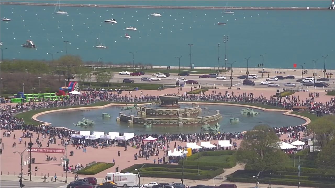 Chicago's Buckingham Fountain Turns On